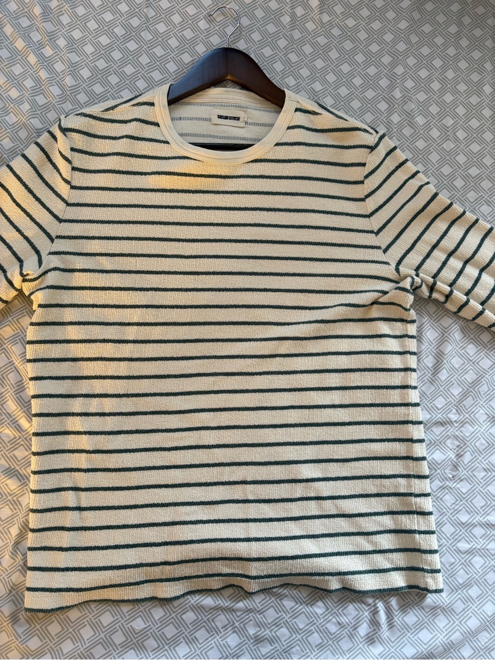 Taylor Stitch Men’s Cream and Green Striped Terry Long Sleeved Shirt Size 40 EUC